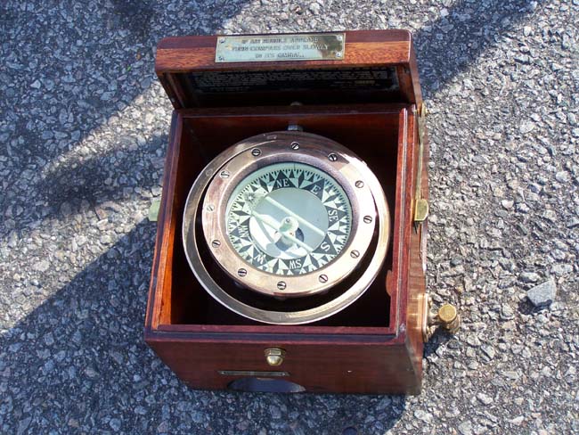 A Beautiful WWII vintage "ERIKSEN STELLAR COMPENSATING COMPASS" — image 3
